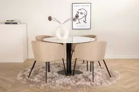 Venture Design Valgomojo stalo ir kėdžių komplektas Estelle apvalus valgomojo stalas ir Berit kėdė 106x75 cm balta juoda smėlio spalvos audinys