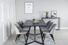 Venture Design Valgomojo stalas ir kėdžių komplektas Marina juodas stalviršis/juodos kojos šviesiai pilka/juoda