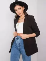 Juodos spalvos striukė