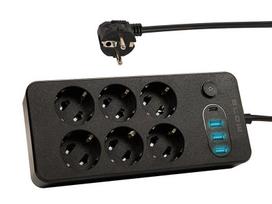 Elektros prekės // Maitinimo prailgintuvų, skirstytuvų ir UK bei USA adapterių rinkinys // 98-212# Przedłużacz sieciowy ps-650 6-gniazd 3xusb 1xusb-c 5m czarny 3x1mm