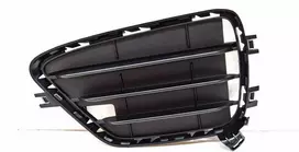 BMW F26 priekinio bamperio uždarytos grotelės kairėje originalios 51117338511