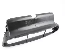 BMW F80 F82 priekinio bamperio viršutinio oro kanalo adapteris originalus 51748055843