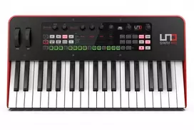 IK Multimedia Uno Synth Pro X - analoginis sintezatorius