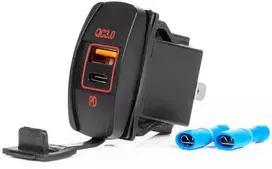 Vandeniui atsparus telefono įkroviklis su raudonu LED apšvietimu, USB + USB C QC3.0 12/24V AMIO-04229