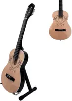 Indominiguitars Taylor Swift įkvėpta mini mahagoninė gitara – kolekcinė dovana