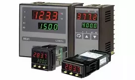 Lumel Programuojamas valdiklis 96x96 4: maitinimo šaltinis 90–264 V kintamoji srovė 1: universali įvestis RE41