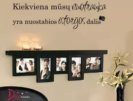 Sienų lipdukas „Kiekviena mūsų nuotrauka yra nuostabios istorijos dalis“ 70x20 cm.