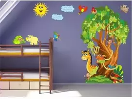 Lipdukas vaikams "Žirafa po medžių"