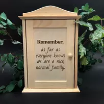 Medinė raktų dėžutė "Normal family"