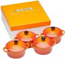 Le Creuset akmens masės indų rinkinys iš 4 smulkių troškintuvų 10x5cm ugnikalnio.