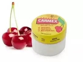 Carmex Moisturising Lūpų balzamas Cherry drėkinantis lūpų balzamas, 7.5 g