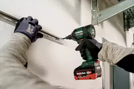 METABO Smūginis veržliasukis SSW 18 LTX 550 BL 2x4,0Ah LiHD METABOX