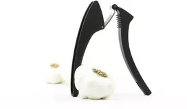 One-piece garlic press