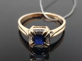 Best Diamonds Auksinis žiedas su briliantais ir safyru