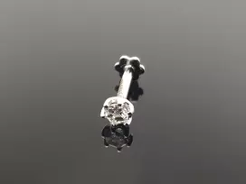 Estrella Balto aukso auskaras su briliantu