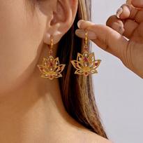 Ethnic Lotus Flower Earrings for Women Minimalist Hollow Pink Rhinestones Flower Hoop Earrings Elegant Party Jewelry Gift