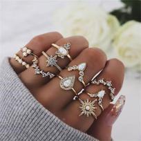 Retro Gold Crown Gem Ring Set for Women Elegant Versatile Geometric Design Combination Finger Ring Hand Jewelry