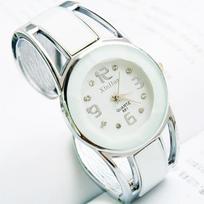Elegant Unisex Bracelet Watch Quartz Analog Wristwatch Showcasing Premium Candy Colors balta