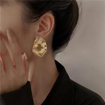 New hot selling European and American atmospheric irregular creative earrings auksas