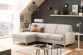 "Traumnacht Limoux" 2 vietų sofa su šezlongu dešinėje ir reguliuojamu galvos atlošu, smėlio spalvos, pagaminta pagal Vokietijos kokybės standartą