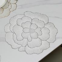 2 gėlių formos PVC paklotėliai, 2 gėlių formos, karščiui atsparūs paklotėliai, virtuvės paklotėliai valgomojo stalui, 38 x 38 cm, sidabrinės spalvos