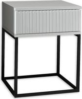 Baltos spalvos "Marle" naktinis staliukas - moderni naktinė spintelė su stalčiumi ir juodu metaliniu rėmu - 40 x 52 x 38,5 cm (plotis x aukštis x gylis)