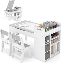 DREAMADE 3-in-1 vaikiškas stalas su 2 medinėmis kėdutėmis, vaikiškas tapybos stalas su pakreipiamu stalviršiu ir 2 medžiaginėmis dėžutėmis bei popieriaus ritiniu, vaikiškas sėdimųjų vietų rinkinys su laikymo vieta vaikų kambariui (pilkas, su 7 skyriais)
