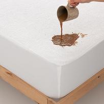Frotinis rankšluostinis čiužinio užvalkalas Neperšlampamas, kvėpuojantis ir atsparus dulkių erkutėms Pagaminta Ispanijoje Išmatavimai: 160 x 190/200 cm Reguliuojamas aukštis 30 cm su elastingu apvadu.