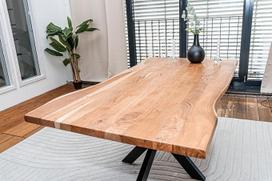Medžio krašto stalas 180 x 90 cm - stalviršis 3,6 cm - Akacijų medžio masyvo valgomojo stalas su voratinkliniu rėmu, natūralios spalvos, tikra laja - rankų darbo ir tvirtas - su pristatymu į pageidaujamą vietą