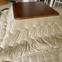"Kotatsu" keturių šildomų staliukų rinkinys svetainei, skirtas visiems metų laikams, medinis kavos staliukas namams, japoniškas stilius, baltas, su šilta staltiese, tamsiai rudas - 80 x 80 x 80 x 41 cm