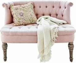 "Loberon Weralin" sofa - klasikinis "Chesterfield" dizainas - masyvus apmušalas - nesenstanti išvaizda - svetainės baldai - sofa - linas - ąžuolo mediena, rožinė spalva
