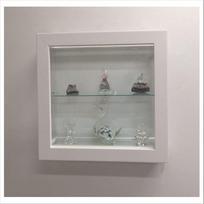VMBR6TC-QD50-TR-WHT Pakabinama stiklinė vitrina