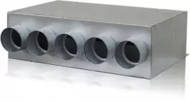 Oro paskirstymo kolektorinė dėžė izoliuota RPI-125-5x75. Pajungimas iš galo 125 mm į 5x75 mm. Cinkuota skarda. Išmatavimai: 500x300x150 mm