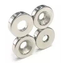 Oem Neodimio apvalus magnetas su M4 skyle 15x4mm