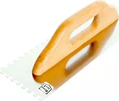 EPM nerūdijančio plieno dantyta mentele medinė rankena 380x130mm su 6x6 (E-323-6382)