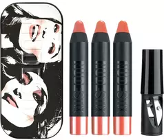 Rinkinys „Nudestix“: gelinis dažiklis „Ally Cruelty Free“ – blizgantis lūpų ir skruostų balzamas 2 viename, 2,8 g + gelinis dažiklis „J Mama Cruelty Free“ – blizgantis lūpų ir skruostų balzamas 2 viename, 2,8 g + gelinis dažiklis „Tay Tay Cruelty Free“ – blizgantis lūpų ir skruostų balzamas 2 viename, 2,8 g