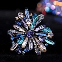 Retro Flower Brooch for Women, Luxurious and Elegant Crystal Brooch, A Niche and High-end Brooch mėlyna