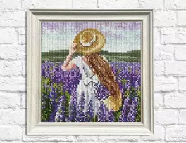 Hobilt Girl in Lavender Field 20х20 Deimantinio Paveikslo komplektas Cs2626