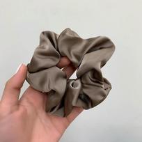 Korėjietiškas šilkas, negabaritinis, moteriškas elastingas plaukų segtukas Elegantiškas satino arklio uodegos plaukų virvė plaukų kaklaraištis aksesuaras one size kava