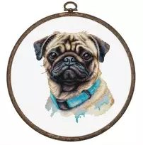 luca S Skaičiuojamas kryželiu siuvinėjimo rinkinys su lankeliu „Mopsas“ 13x15cm SBC230