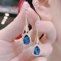 New Light Luxury Black Crystal Drop-shaped Pendant Earrings for Women Shiny Rhinestone Water Drop Earring Party Jewelry Gift