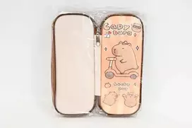 Lean Pieštukas Case School Kit Kapibara ant paspirtuko 23cm