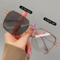 Stylish Sunglasses For Female Classic Wayfarer Inspired Big Square Photochromic Sunglasses UV Protection 400 Option Unisex Sun Eyewear