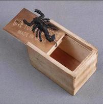 Lifelike Wooden Spider Box Prank Toy Novelty April Fool's Day Practical Joke Gag Surprise Trick for Kids and Adults