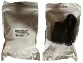 Trade Invaders „Super Nintendo“ kintamosios srovės adapteris (maišeliuose su etiketėmis, skirtomis keistuoliams ir kompiuterių fanatikams)
