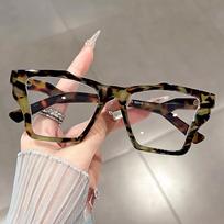Lrregular anti-Blue Light Eyeglasses a Quirky and Stylish Item For European and American Dance Parties and Parties