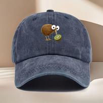 Funny Kiwi Bird Eating Kiwi Fruit Baseball Cap Adjustable Vintage Washed Sports Cap for Men Women One Size tamsiai mėlyna spalva