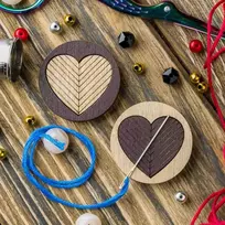 Wonderland Crafts Magnetinis dvipusis adatų laikiklis siuvinėjimui, su neodimio magnetais