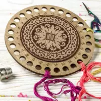 Wonderland Crafts Siuvinėjimo kryželiu rinkinys: siūlų organizatorius, dirbtinė oda 15x15