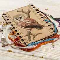 Wonderland Crafts Siuvinėjimo kryželiu rinkinys ant medžio, perforuotas, 14x17 cm, be siūlų